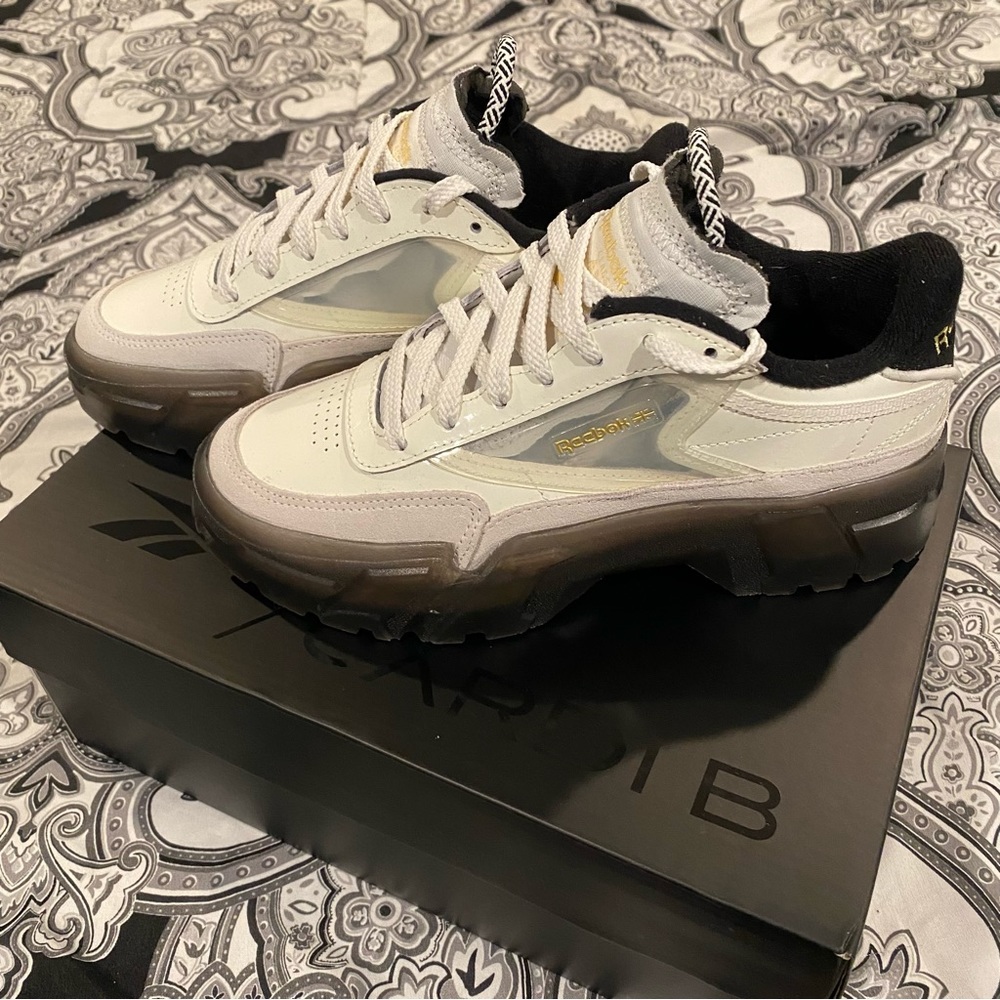 Cardi B x Reebok - Picture 6 of 12